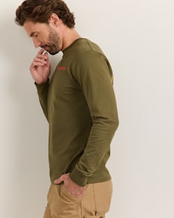 ALTERNATE VIEW OF MEN'S LONG-SLEEVE FRESHWATER FISHING GRAPHIC TEE IN MILITARY/MULTI image number 3