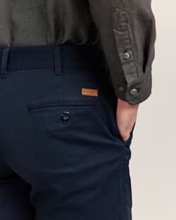 ALTERNATE VIEW OF MEN'S ASTORIA STRETCH CHINOS IN NAVY image number 5