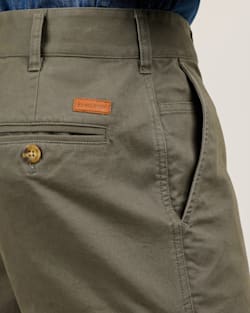 ALTERNATE VIEW OF MEN'S ASTORIA STRETCH CHINOS IN FIR GREEN image number 5