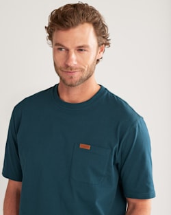 ALTERNATE VIEW OF MEN'S SHORT-SLEEVE DESCHUTES POCKET TEE IN DEEP BLUE image number 4