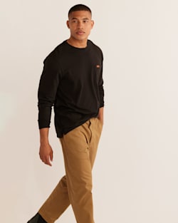 ALTERNATE VIEW OF MEN'S LONG-SLEEVE DESCHUTES POCKET TEE IN BLACK image number 5