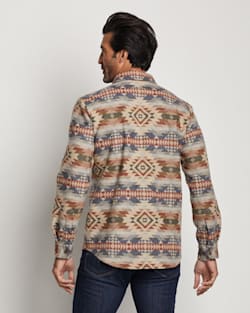 BACK VIEW OF MEN'S LA PINE SHIRT IN TAN SMITH ROCK image number 5