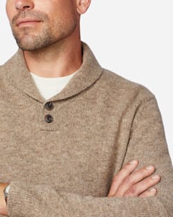 ALTERNATE VIEW OF MEN'S SHETLAND SHAWL PULLOVER IN COYOTE TAN HEATHER image number 3