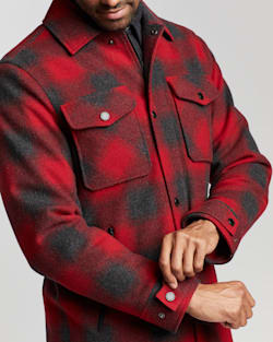 ALTERNATE VIEW OF MEN'S LONGMONT INSULATED JACKET IN RED OMBRE image number 4