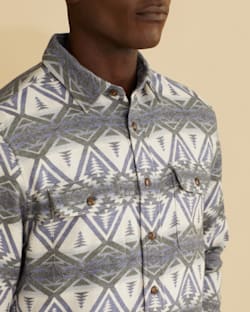 ALTERNATE VIEW OF MEN�S LIGHTWEIGHT DOUBLESOFT BEACH SHACK SHIRT IN GREEN/BLUE CEDAR BLUFF image number 4
