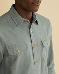 ALTERNATE VIEW OF MEN'S BEACH SHACK COTTON SHIRT IN FIR GREEN image number 2