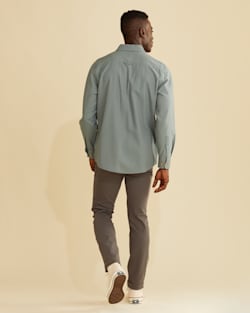 ALTERNATE VIEW OF MEN'S BEACH SHACK COTTON SHIRT IN FIR GREEN image number 3