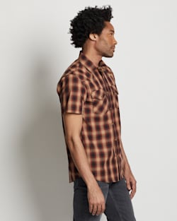 ALTERNATE VIEW OF MEN'S SHORT-SLEEVE FRONTIER SHIRT IN RED/TAN/BLACK OMBRE image number 3