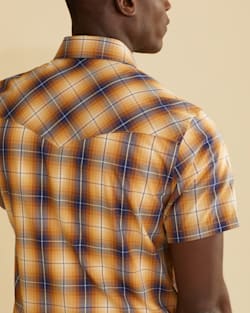 ALTERNATE VIEW OF MEN'S SHORT-SLEEVE FRONTIER SHIRT IN COPPER/BLUE OMBRE image number 5