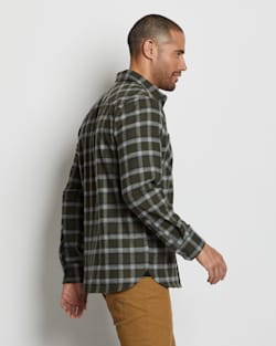 ALTERNATE VIEW OF MEN'S ULTRALUXE MERINO SHIRT IN GREEN/GREY PLAID image number 4
