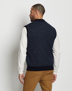 ALTERNATE VIEW OF MEN'S SHETLAND SWEATER VEST IN NAVY/INDIGO image number 3