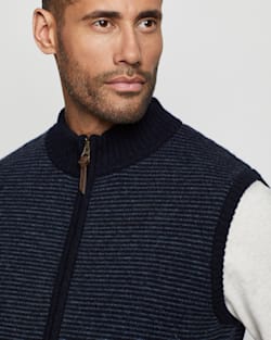 ALTERNATE VIEW OF MEN'S SHETLAND SWEATER VEST IN NAVY/INDIGO image number 4
