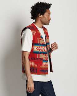 ALTERNATE VIEW OF MEN'S QUILTED SNAP VEST IN RED CHIEF JOSEPH image number 4