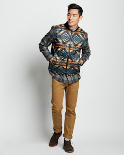 ALTERNATE VIEW OF MEN'S WILD HORSE REVERSIBLE DOWN VEST IN BLACK PUEBLO DWELLING image number 3