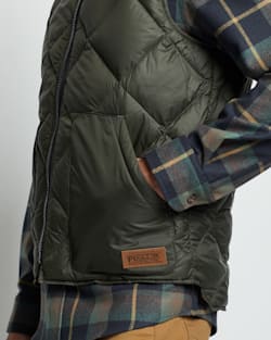 ALTERNATE VIEW OF MEN'S WILD HORSE REVERSIBLE DOWN VEST IN BLACK PUEBLO DWELLING image number 4