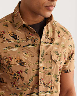 ALTERNATE VIEW OF MEN'S SHORT-SLEEVE LARAMIE SNAP-FRONT SHIRT IN DESERT RIDER image number 4
