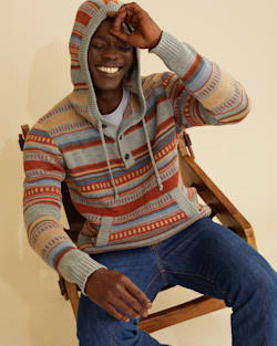 ALTERNATE VIEW OF MEN'S MEDALLION COTTON HOODIE IN HEATHER GREY STRIPE image number 3
