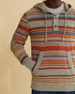 ALTERNATE VIEW OF MEN'S MEDALLION COTTON HOODIE IN HEATHER GREY STRIPE image number 4