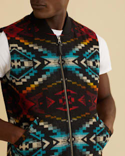 ALTERNATE VIEW OF MEN'S QUILTED ZIP VEST IN BLACK CARICO LAKE image number 2