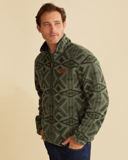 ALTERNATE VIEW OF MEN'S HALF-ZIP FLEECE JACKET IN MOSS/FOREST DIAMOND RIVER image number 5