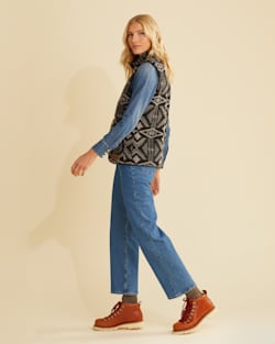 ALTERNATE VIEW OF UNISEX FLEECE VEST IN BLACK/SILVER DIAMOND RIVER image number 3