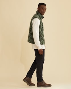 ALTERNATE VIEW OF UNISEX FLEECE VEST IN MOSS/FOREST DIAMOND RIVER image number 3
