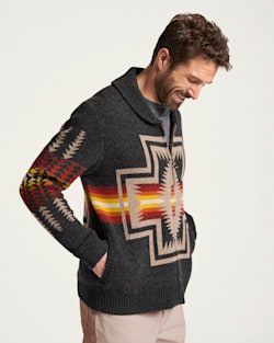 ALTERNATE VIEW OF MEN'S HARDING LAMBSWOOL ZIP CARDIGAN IN OXFORD image number 5