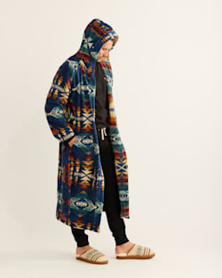 ALTERNATE VIEW OF UNISEX COTTON TERRY VELOUR ROBE IN NAVY DIAMOND PEAK image number 2