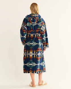 ALTERNATE VIEW OF UNISEX COTTON TERRY VELOUR ROBE IN NAVY DIAMOND PEAK image number 6