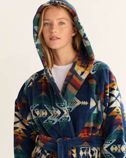 ALTERNATE VIEW OF UNISEX COTTON TERRY VELOUR ROBE IN NAVY DIAMOND PEAK image number 7