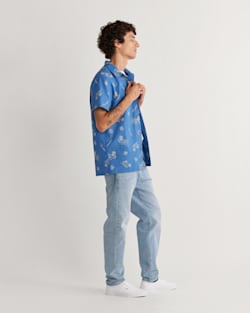 ALTERNATE VIEW OF MEN'S SHORT-SLEEVE ALOHA SHIRT IN BLUE DUNE RIDER image number 1