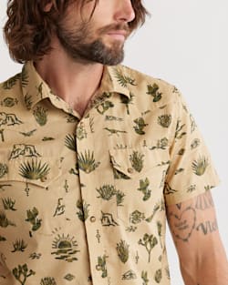 ALTERNATE VIEW OF MEN'S SHORT-SLEEVE LARAMIE SNAP-FRONT SHIRT IN TAN YUCA VALLEY image number 2