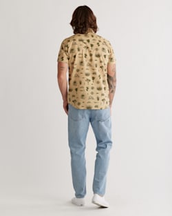 ALTERNATE VIEW OF MEN'S SHORT-SLEEVE LARAMIE SNAP-FRONT SHIRT IN TAN YUCA VALLEY image number 3