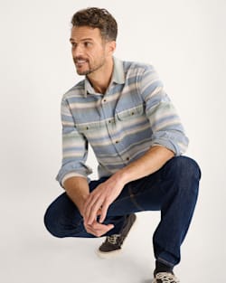 ALTERNATE VIEW OF MEN'S STRIPED BEACH SHACK COTTON SHIRT IN NAVY STRIPE image number 4