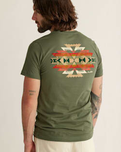 MEN'S HIGHLAND PEAK GRAPHIC TEE IN MILITARY GREEN/MULTI image number 1