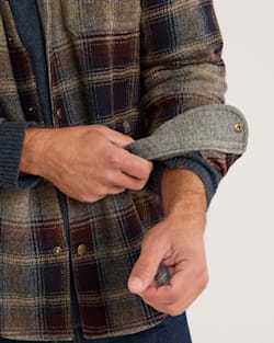 ALTERNATE VIEW OF MEN'S PLAID FOREST SHIRT JACKET IN MAROON/NAVY image number 4