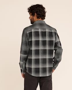 ALTERNATE VIEW OF MEN'S CENTENNIAL PLAID SHIRT IN OXFORD/GREY MIX OMBRE image number 3