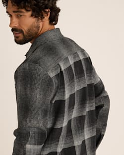 ALTERNATE VIEW OF MEN'S CENTENNIAL PLAID SHIRT IN OXFORD/GREY MIX OMBRE image number 4