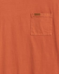 ALTERNATE VIEW OF MEN'S SHORT-SLEEVE DESCHUTES POCKET TEE IN BURNT ORANGE image number 2