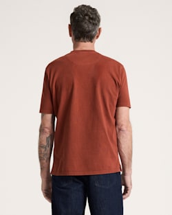 ALTERNATE VIEW OF MEN'S SHORT-SLEEVE DESCHUTES POCKET TEE IN BRICK image number 2
