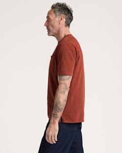 ALTERNATE VIEW OF MEN'S SHORT-SLEEVE DESCHUTES POCKET TEE IN BRICK image number 3