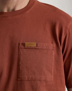 ALTERNATE VIEW OF MEN'S SHORT-SLEEVE DESCHUTES POCKET TEE IN BRICK image number 4