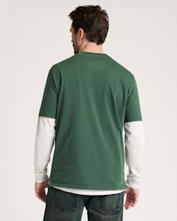 ALTERNATE VIEW OF MEN'S SHORT-SLEEVE DESCHUTES POCKET TEE IN FOREST GREEN image number 2