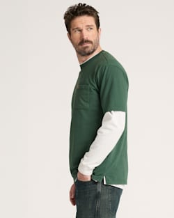 ALTERNATE VIEW OF MEN'S SHORT-SLEEVE DESCHUTES POCKET TEE IN FOREST GREEN image number 3