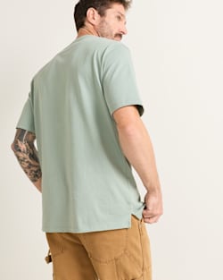 ALTERNATE VIEW OF MEN'S SHORT-SLEEVE DESCHUTES POCKET TEE IN SAGE GREEN image number 2