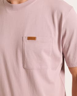 ALTERNATE VIEW OF MEN'S SHORT-SLEEVE DESCHUTES POCKET TEE IN LIGHT PURPLE image number 4