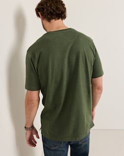 ALTERNATE VIEW OF MEN'S SHORT-SLEEVE DESCHUTES POCKET TEE IN GREEN HEATHER image number 2