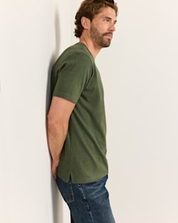 ALTERNATE VIEW OF MEN'S SHORT-SLEEVE DESCHUTES POCKET TEE IN GREEN HEATHER image number 3