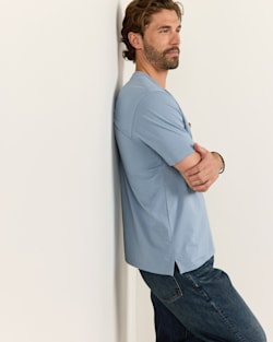 ALTERNATE VIEW OF MEN'S SHORT-SLEEVE DESCHUTES POCKET TEE IN STEEL BLUE image number 3