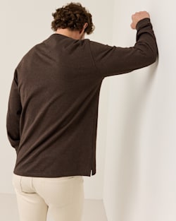 ALTERNATE VIEW OF MEN'S LONG-SLEEVE DESCHUTES POCKET TEE IN BROWN HEATHER image number 2